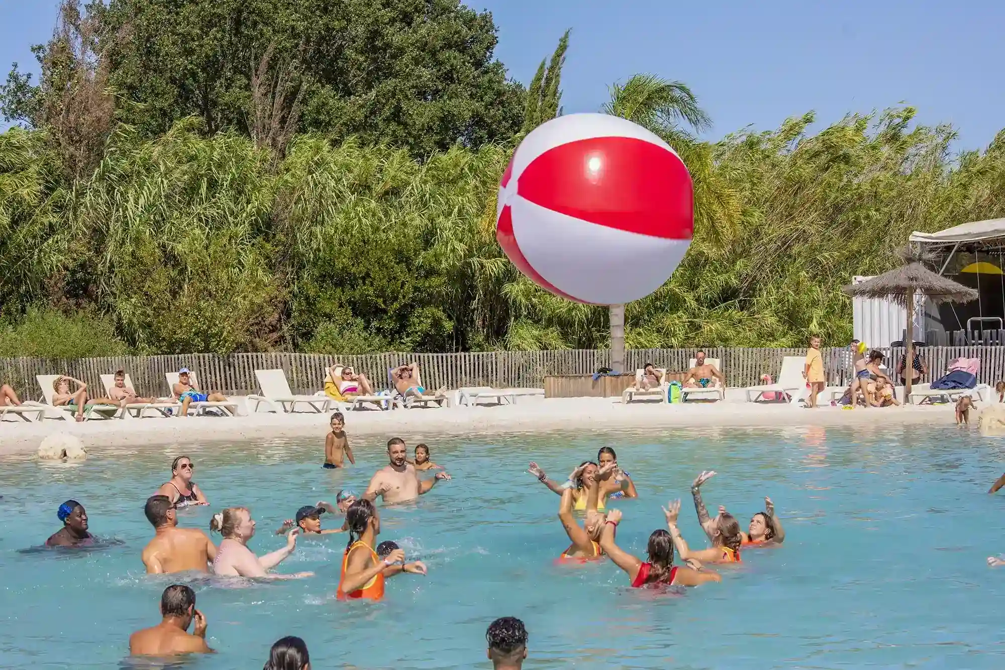 groupe activites piscine camping