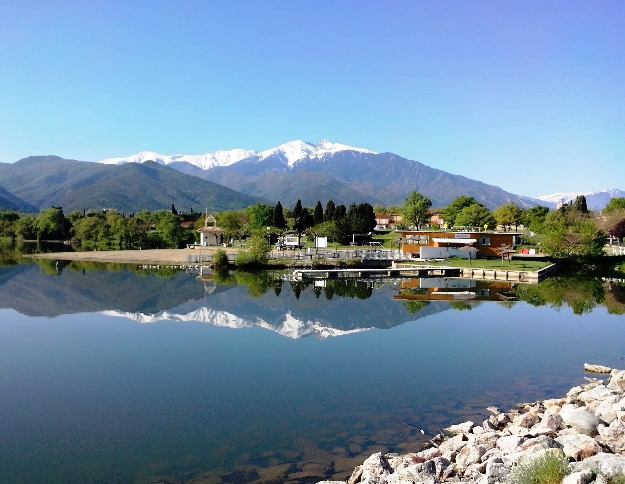 lago pyrennes